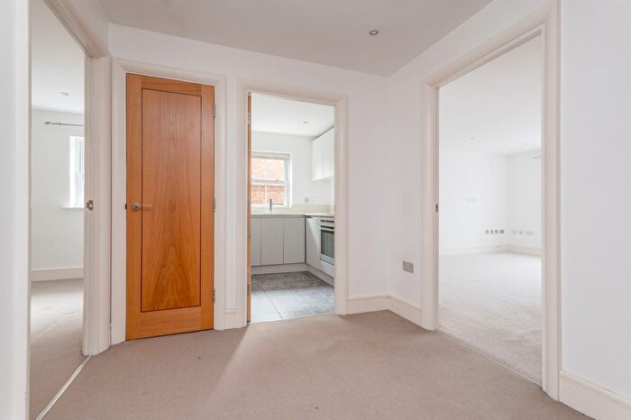 2 Bedroom Flat To Rent In Albury Road, Guildford, Surrey, GU1