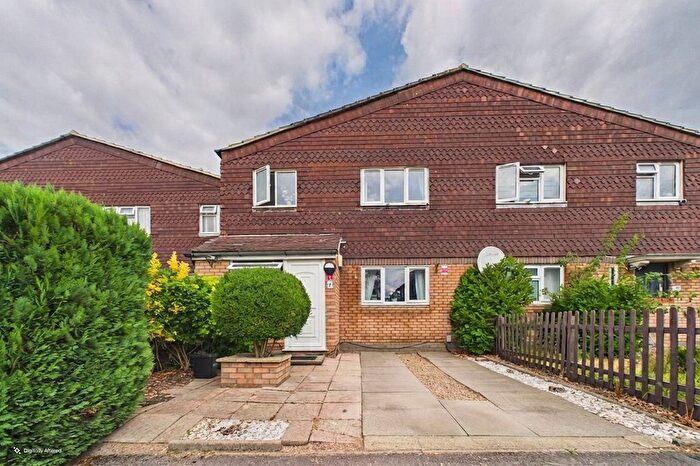 3 Bedroom Terraced House For Sale In Sampage Close, Reading, Berkshire, RG2