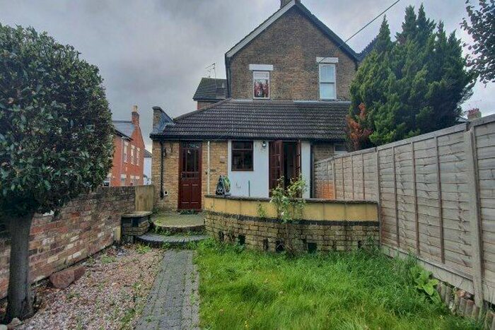 2 Bedroom Maisonette To Rent In Langley Road, Watford, WD17