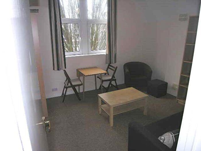 1 Bedroom Flat To Rent In Connaught Road, Cardiff, CF24