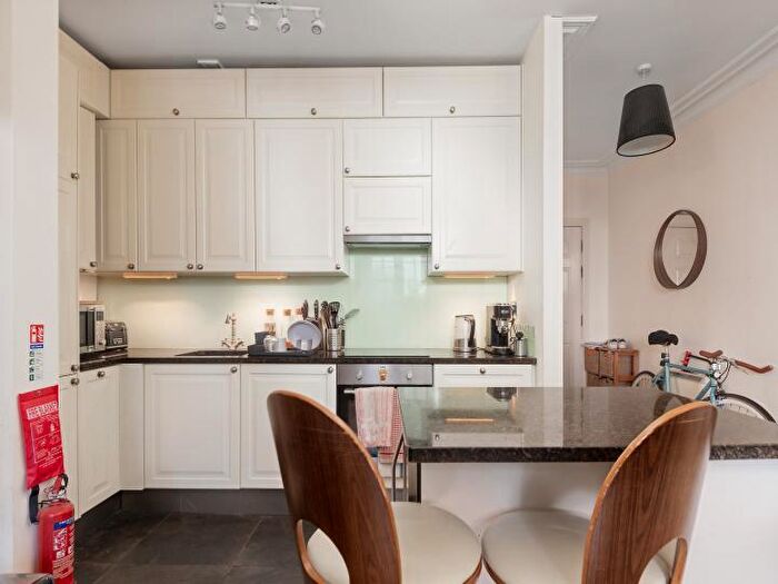 2 Bedroom Apartment To Rent In Imperial Hall, - City Road, London, EC1V