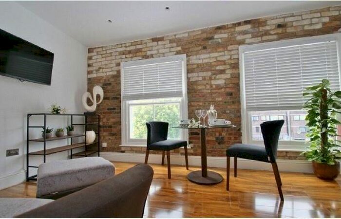 1 Bedroom Flat To Rent In Cornwall Crescent, London, W11