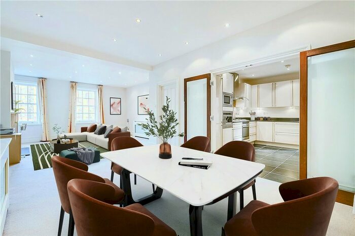 4 Bedroom Flat To Rent In Onslow Square, South Kensington, SW7