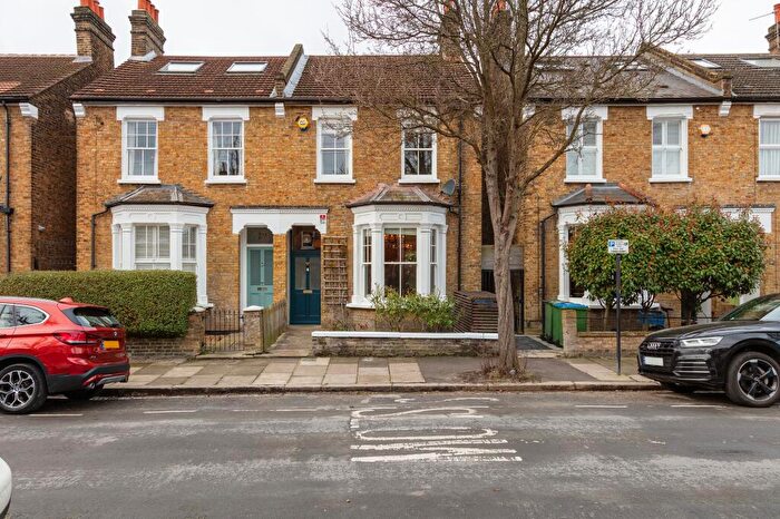 3 Bedroom Semi Detached House For Sale In Meadowcourt Road, London, SE3