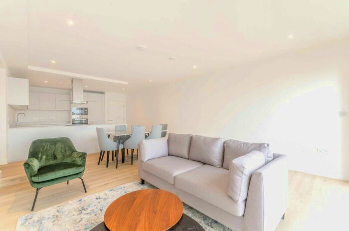 2 Bedroom Flat To Rent In Fitzgerald Court, Angel, London, N1