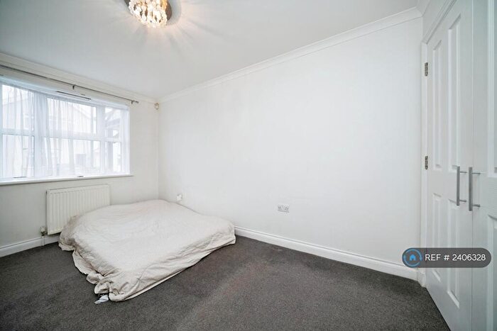 2 Bedroom Flat To Rent In Doric House, Sutton, SM1