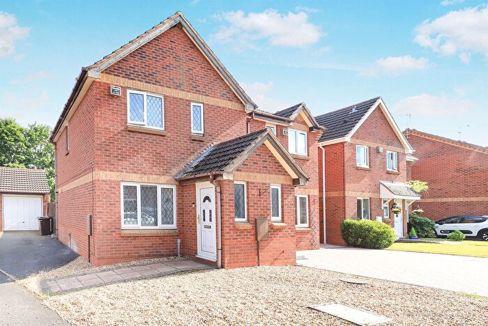 3 Bedroom Semi-detached House For Sale In Clematis Drive, Pendeford, Wolverhampton, WV9
