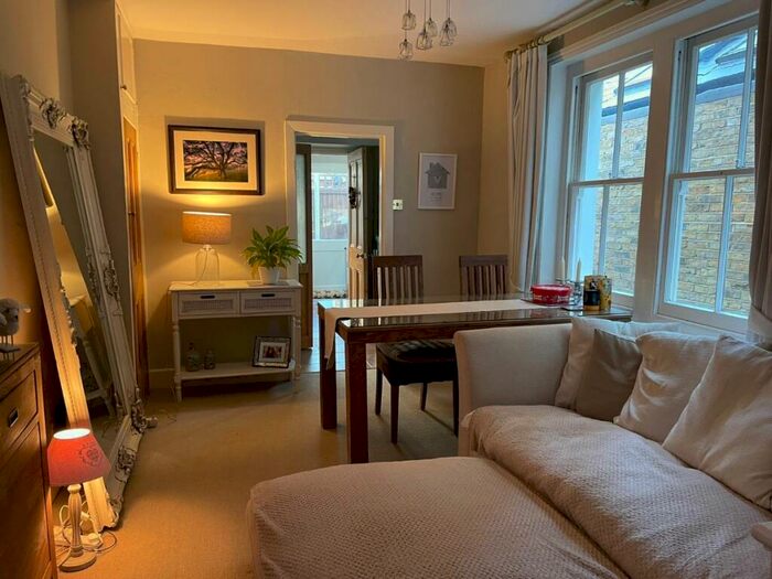 2 Bedroom Flat To Rent In Kyrle Road, Battersea, SW11