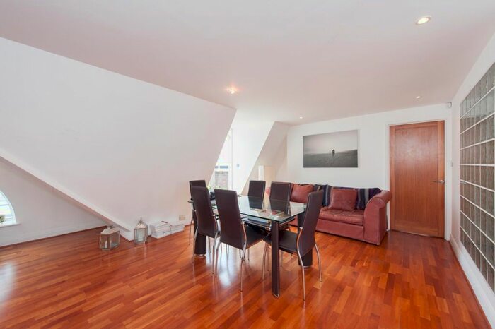 3 Bedroom Flat To Rent In Dorset Street, London, W1U