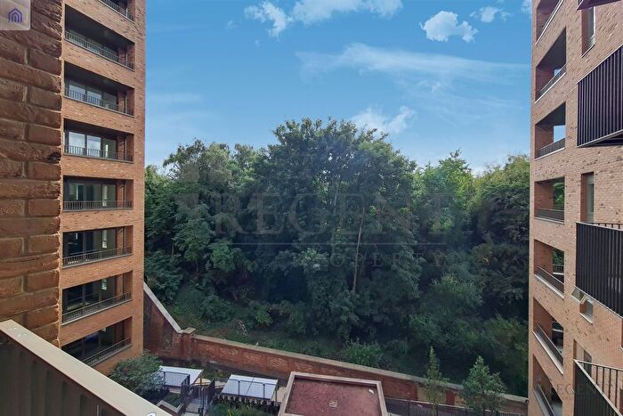 1 Bedroom Flat For Sale In Blenheim Mansions, Mary Neuner Road, N8