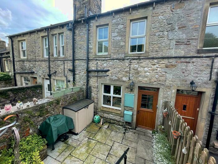 2 Bedroom Terraced House To Rent In Chapel Street, Grassington, BD23