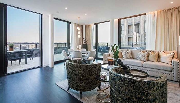 2 Bedroom Flat To Rent In Thornes House, - Charles Clowes Walk, London, SW11