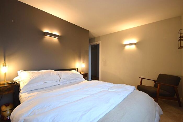 2 Bedroom Flat For Sale In Western House, London Road, Brentford, TW8