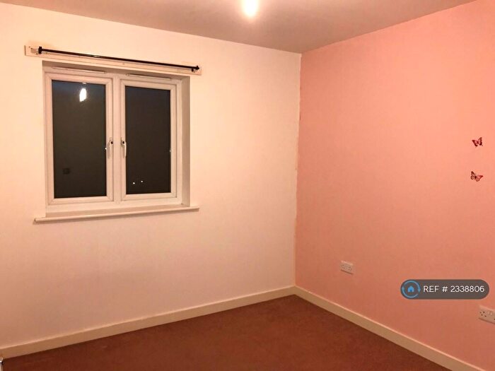 2 Bedroom Flat To Rent In Aspect Court, Slough, SL1
