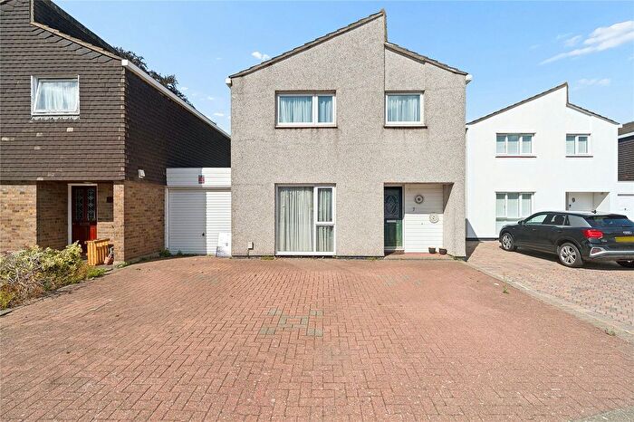 4 Bedroom Detached House For Sale In Mulberry Close, Gidea Park, RM2