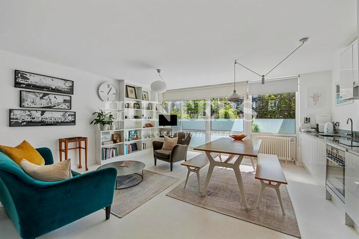 2 Bedroom Flat To Rent In Arbor Court, London, N16