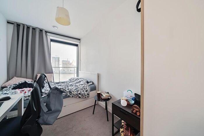 3 Bedroom Flat For Sale In Yabsley Street London, E14