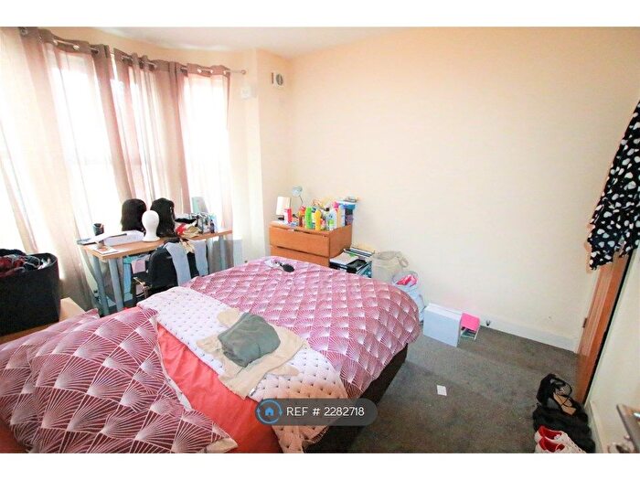 6 Bedroom Terraced House To Rent In Norris Road, Reading, RG6