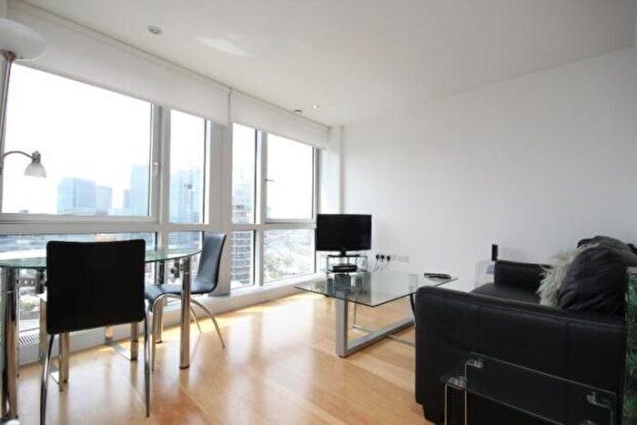 Studio To Rent In Fairmont Avenue, London, E14