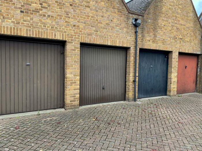 Garage / Parking To Rent In Garage, Waterman Way, Wapping, E1W