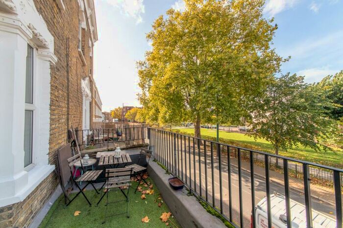 2 Bedroom Flat To Rent In Nunhead Green, Nunhead, London, SE15