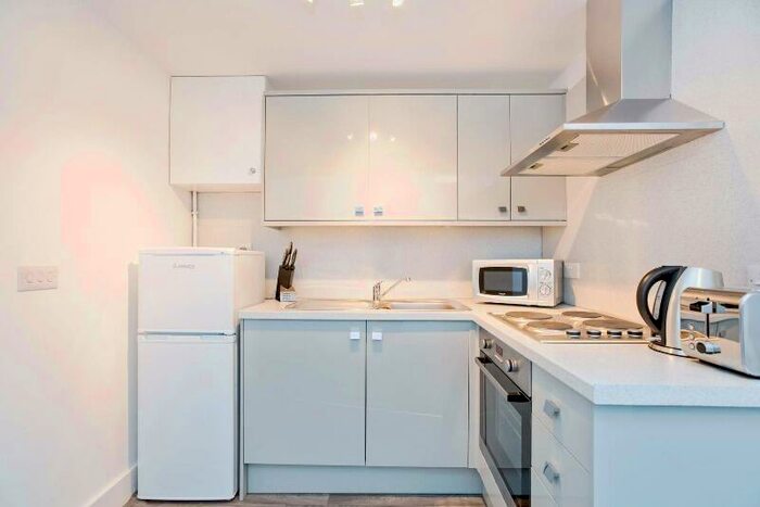 2 Bedroom Flat To Rent In Home Street, Tollcross, Edinburgh, EH3