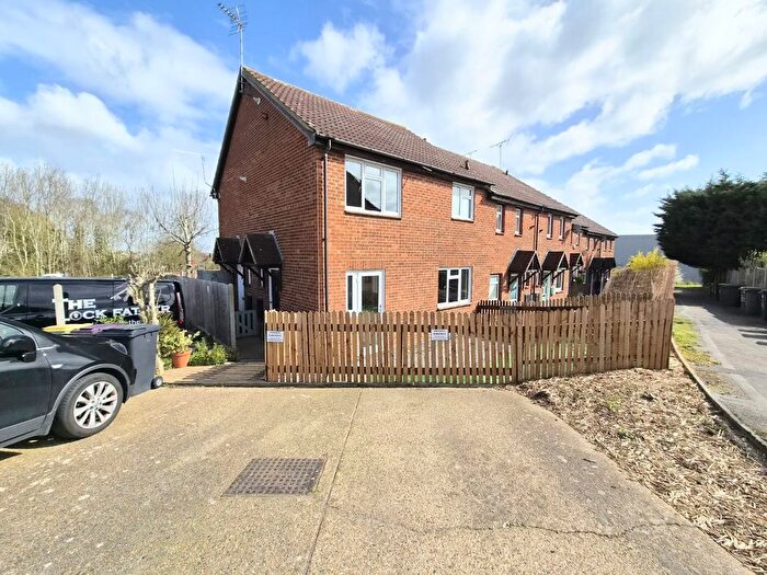 1 Bedroom End Terrace House For Sale In Woodstock Crescent, Hockley, Essex, SS5