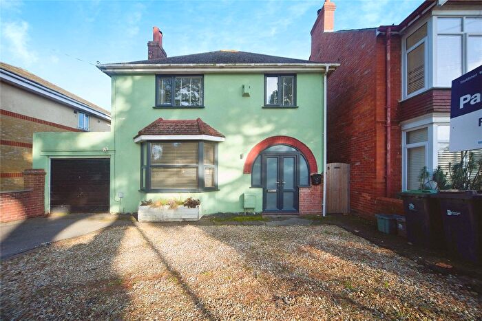 3 Bedroom Detached House For Sale In Newstead Road, Weymouth, Dorset, DT4