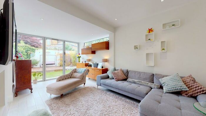 5 Bedroom Ground Flat To Rent In Thornton Road, SW12