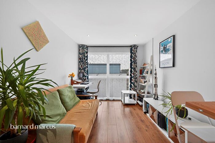 1 Bedroom Flat For Sale In Church Street, Epsom, KT17