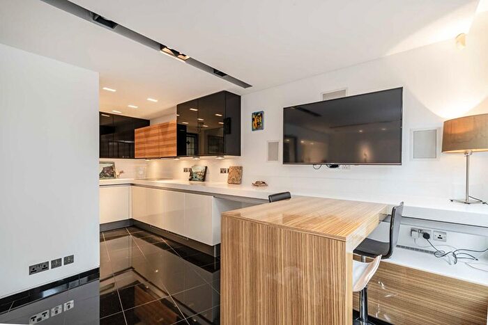2 Bedroom Flat To Rent In Catherine Wheel Yard, London, SW1A