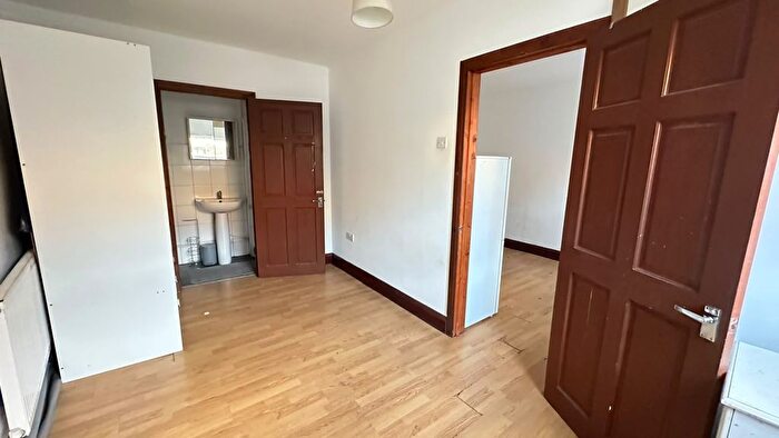 1 Bedroom Flat To Rent In High Road, Leytonstone, E11
