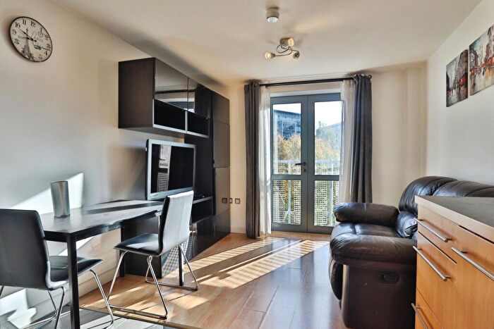1 Bedroom Flat For Sale In City Walk, Leeds, West Yorkshire, LS11