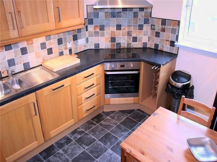 2 Bedroom Flat To Rent In Castle Terrace, Aberdeen, AB11