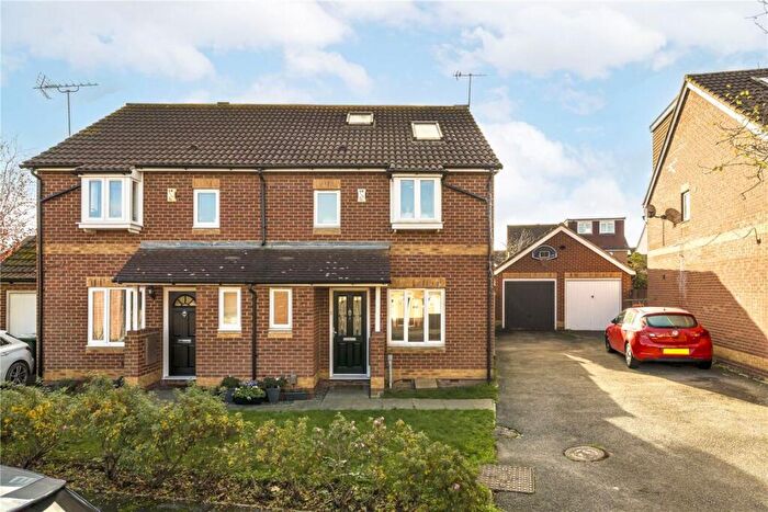 4 Bedroom Semi Detached House For Sale In Sussex Road, London, DA8