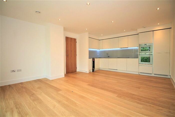 2 Bedroom Flat To Rent In Chiswick High Rd, Chiswick, London, W4