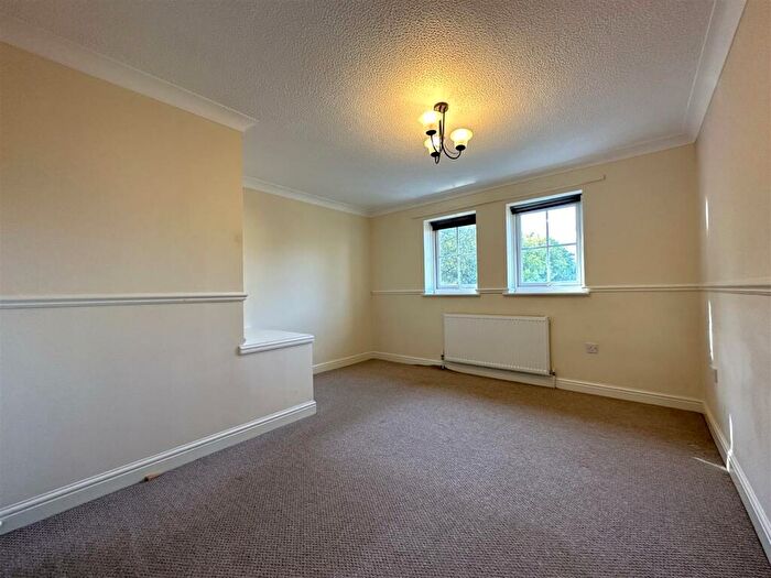 2 Bedroom End Of Terrace House To Rent In Southfield, Balderton, NG24