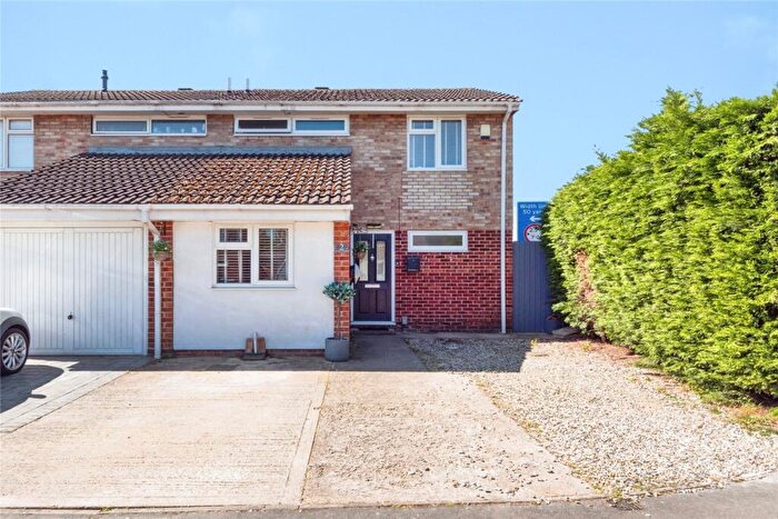 3 Bedroom Semi-Detached House For Sale In Whitley Crescent, Bicester, Oxfordshire, OX26