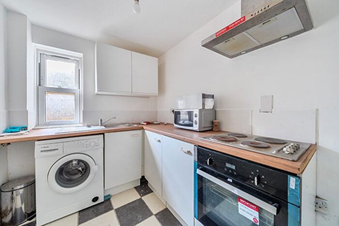 1 Bedroom Flat For Sale In Boscombe Gardens, Streatham, London, SW16
