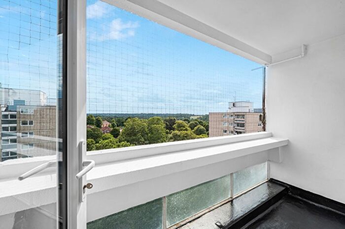 2 Bedroom Flat To Rent In Redenham House, Tangley Grove, SW15