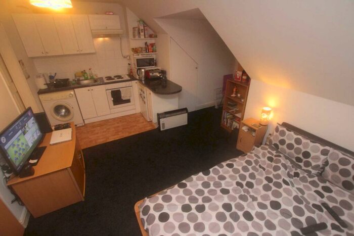 Studio To Rent In Wantage Road, RG30