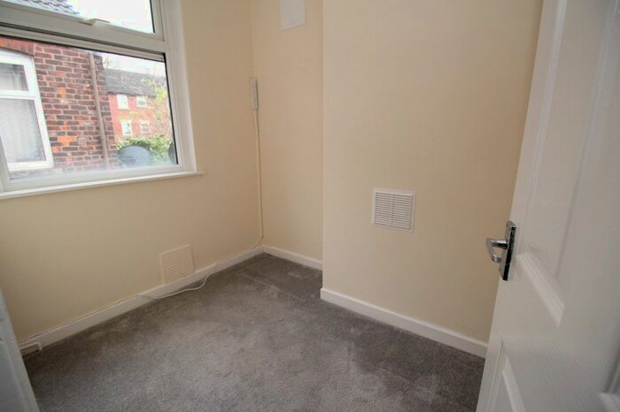 3 Bedroom Terraced House For Sale In Gorton Lane, Manchester, Greater Manchester, M18