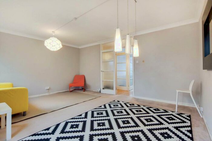 2 Bedroom Flat To Rent In Sudbrooke Road, Clapham, London, SW12