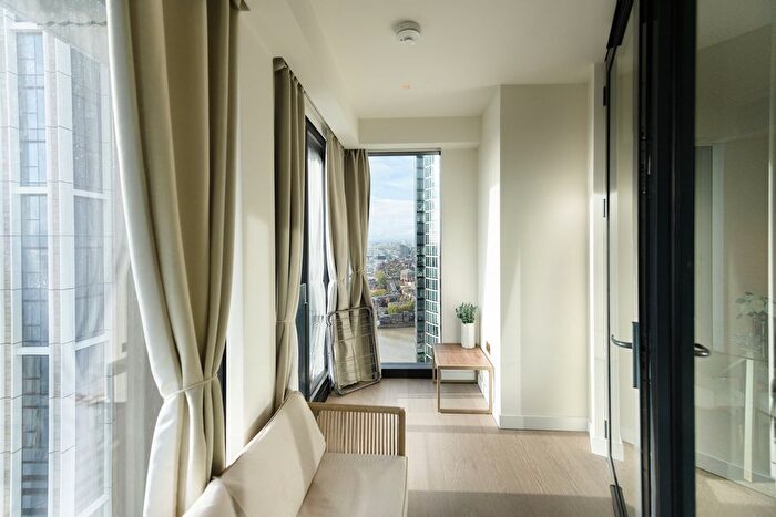 2 Bedroom Flat To Rent In River Park Tower, Nine Elms Lane, London, SW8