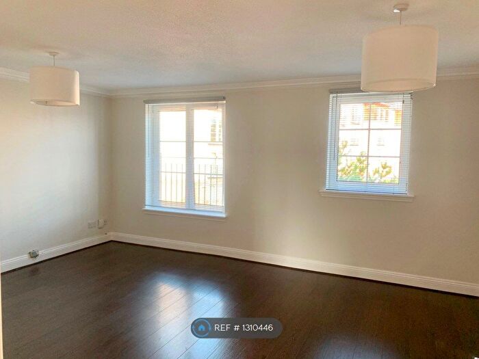 2 Bedroom Flat To Rent In Powderhall Rigg, Edinburgh, EH7