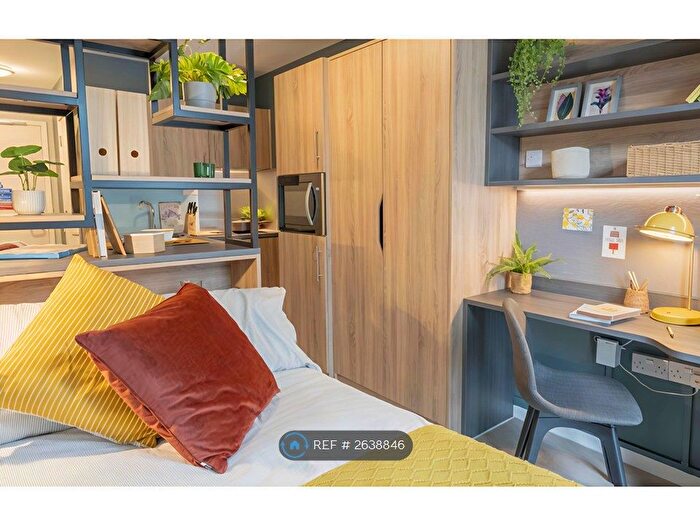 Studio To Rent In Shepherds Bush Rd, London, W6