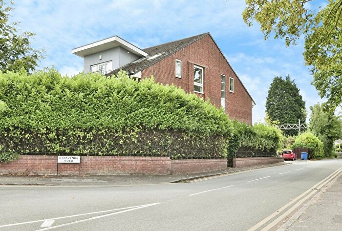2 Bedroom Flat For Sale In Linebank Green, Altrincham, Greater Manchester, WA14