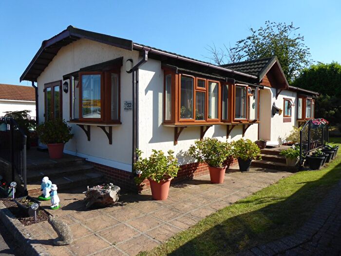2 Bedroom Mobile/park Home For Sale In Mill View Park, London Road, West Kingsdown, Nr Sevenoaks, TN15