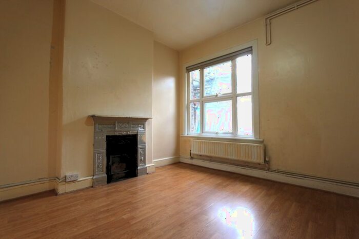 3 Bedroom Flat To Rent In Gladstone Avenue, London, N22