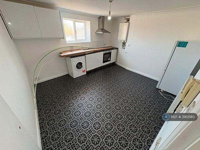 2 Bedroom Flat To Rent In Neasden Lane, London, NW10